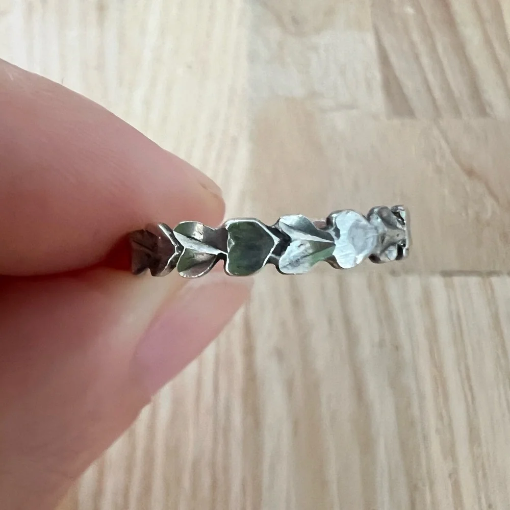 Artisan 925 Sterling Silver rugged hearts band ring size 6